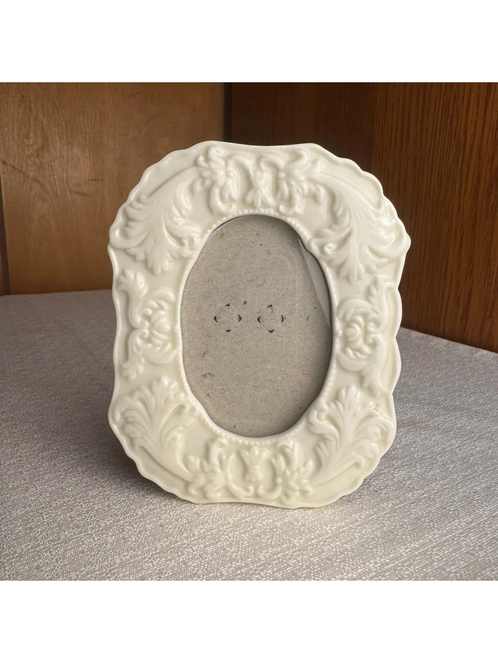 Vintage Ivory Baroque Picture Frame Made In Taiwan 4.5x3 Oval Photo
